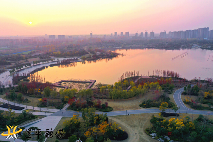 夕阳下的玉湖公园.png