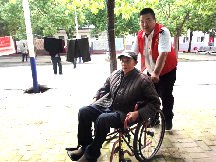 遂平公交开展关爱老人志愿服务活动447.png 遂平公交开展关爱老人志愿服务活动447.png