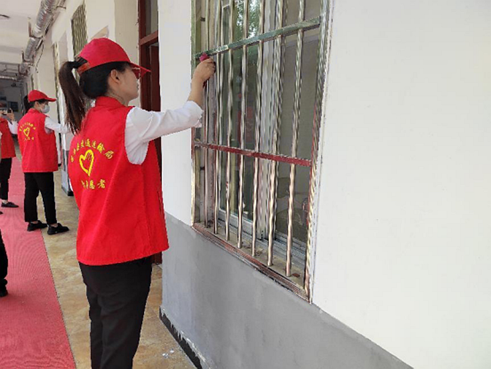 遂平公交开展关爱老人志愿服务活动448.png 遂平公交开展关爱老人志愿服务活动448.png