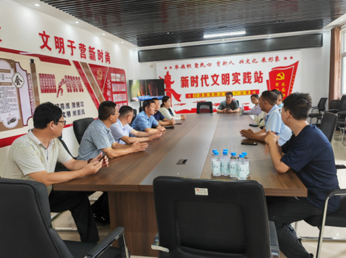 县委宣传部 县文明办负责人带领有关人员到西平县于营村考察和美乡村文明家园。520.png