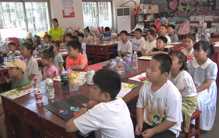 2023-8-3遂平：工会暑期爱心托管 职工子女有了好去处.mpg_000449.292.jpg