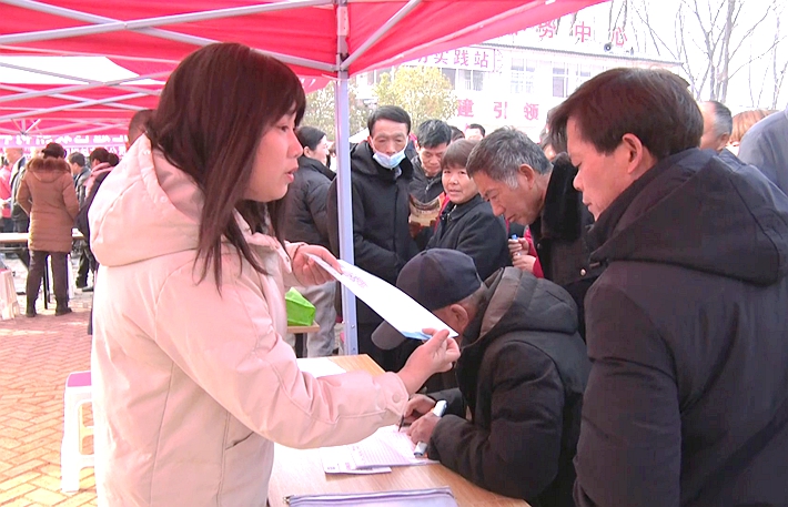 2024-3-7遂平：招聘活动进家门 春风送岗到身边.mp4_000154.155_副本.jpg