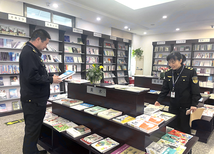 遂平县委宣传部开展五一节前“扫黄打非”专项检查 筑牢文化市场安全防线410.png