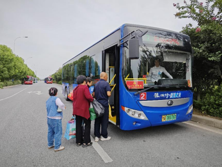 遂平公交开展绿色出行宣传活动610.png