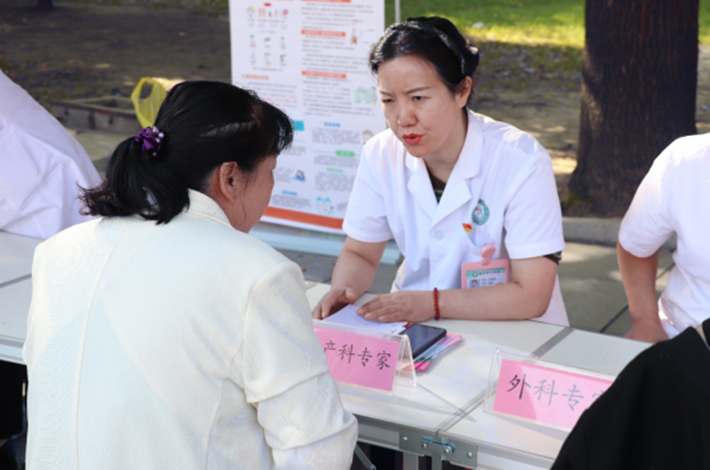 遂平县举行“服务百姓健康行动“义诊活动周180_副本.png
