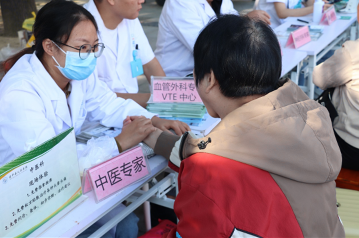 遂平县举行“服务百姓健康行动“义诊活动周183_副本.png