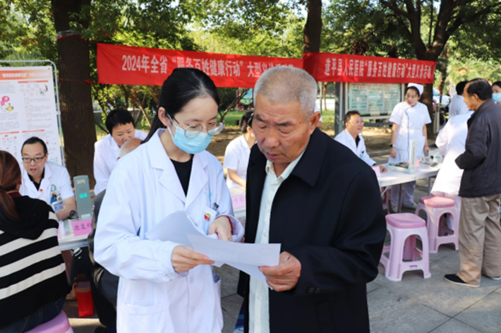 遂平县举行“服务百姓健康行动“义诊活动周273_副本.png