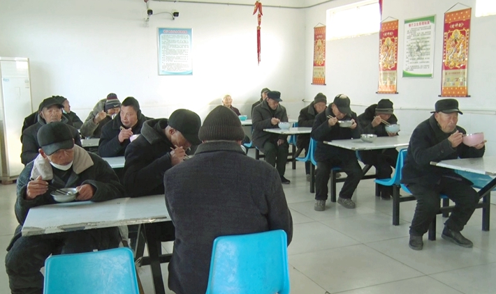 2025-2-10遂平：爱心企业为敬老院送汤圆.mp4_20250211_151155.255_副本.jpg