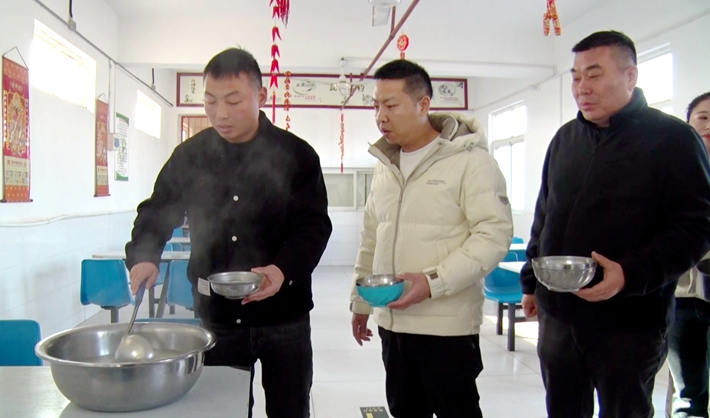 2025-2-10遂平：爱心企业为敬老院送汤圆.mp4_20250211_151110.845_副本.jpg