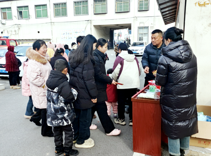 褚堂街道开展“我们的节日 庆元宵猜灯谜”活动299.png