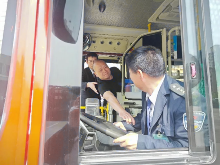 遂平公交开展消防反恐应急疏散演练376.png
