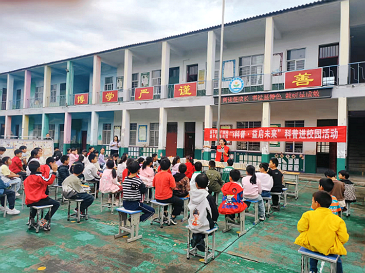 “i科普 益启未来”科普进校园活动举行583_副本.png