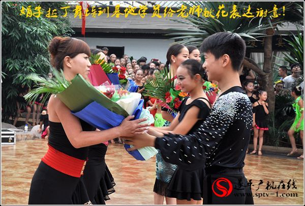 娟子拉丁舞培训基地举办暑期汇报演出