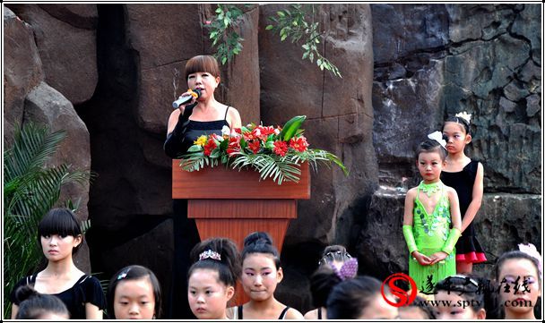 娟子拉丁舞培训基地举办暑期汇报演出