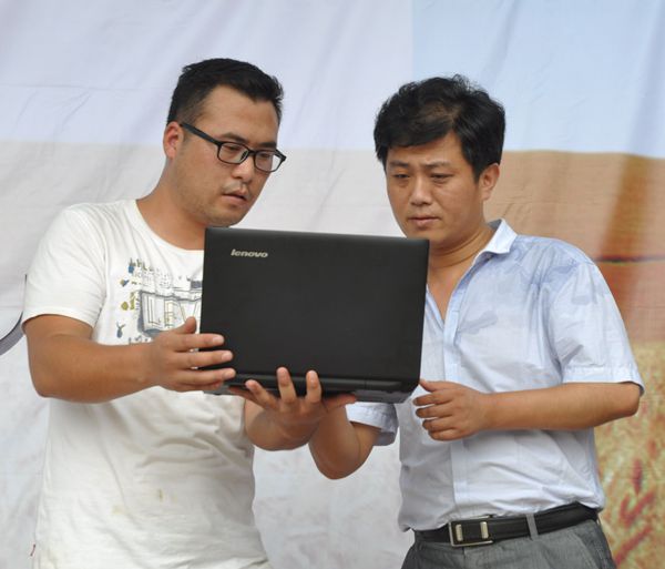 实施农资公益助农 惠及当地农民群众