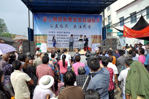 实施农资公益助农 惠及当地农民群众