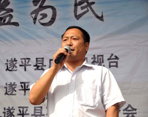 实施农资公益助农 惠及当地农民群众