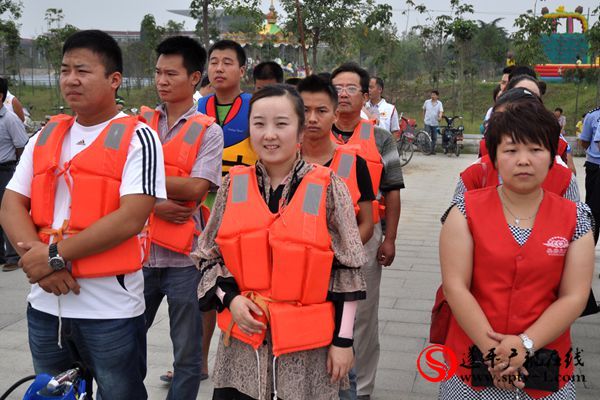 遂平：吴房义工联合会青年志愿者水上应急救援队正式成立
