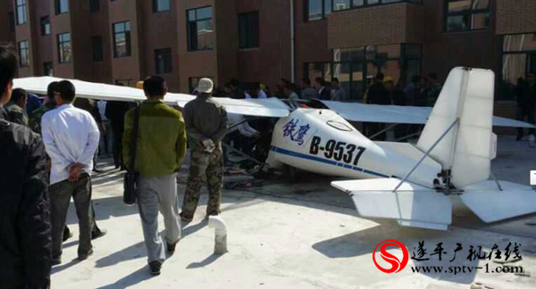 沈阳一小型飞机坠落 飞行员1死1伤(图)