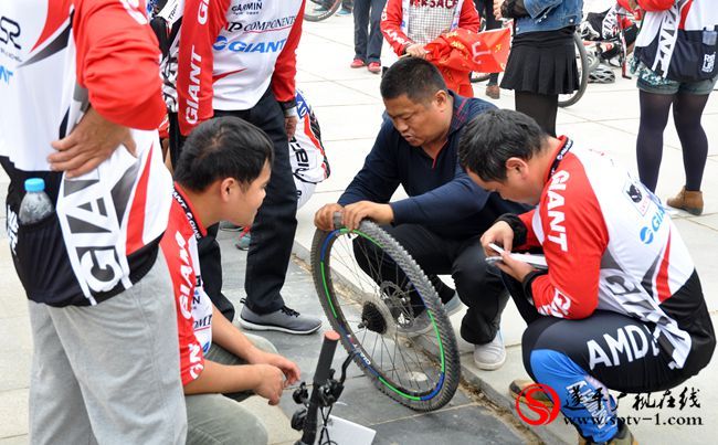 嵖岈山首届“捷安特杯”单车嘉年华骑行赛在我县举行