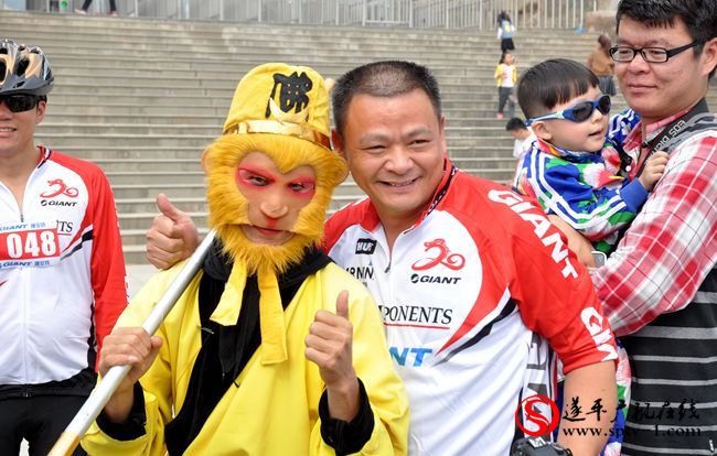 嵖岈山首届“捷安特杯”单车嘉年华骑行赛在我县举行