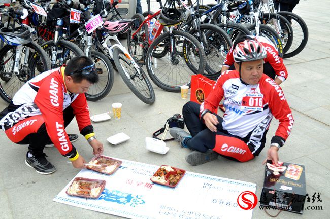 嵖岈山首届“捷安特杯”单车嘉年华骑行赛在我县举行