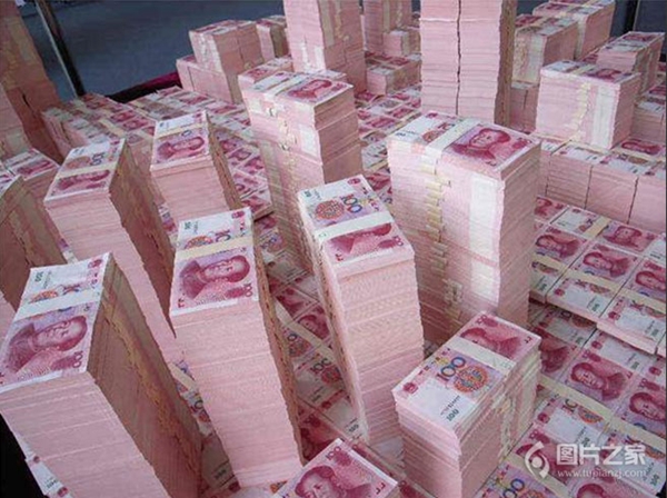 小伙带200万现金彩礼坐火车 惊呆安检员