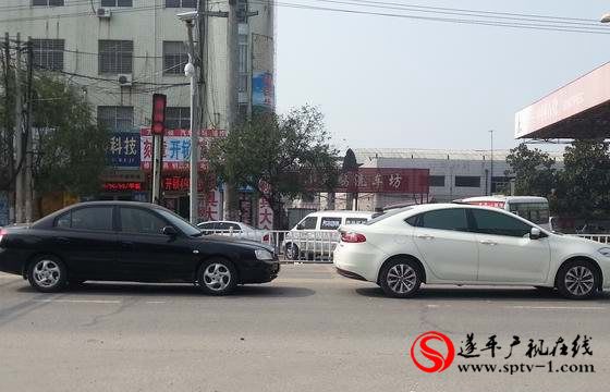 一起非常简单的交通事故 竟然就这样耗上了
