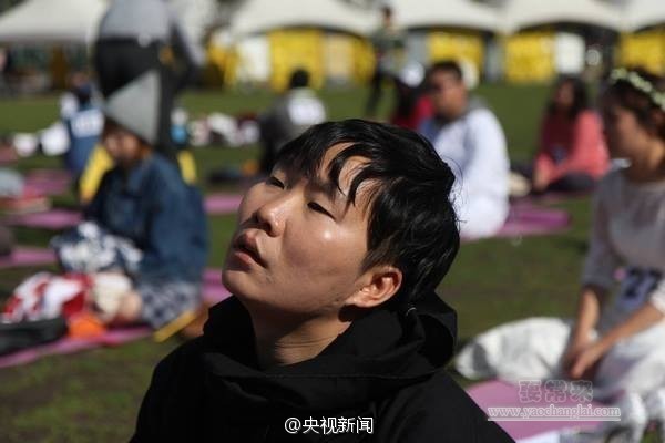 韩国举办发呆大赛 选手面僵齐放空