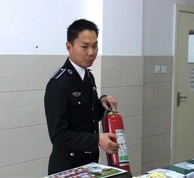 遂平县人民医院开展消防演练 筑牢生命防火墙