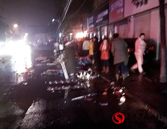 遂平建设路(一中附近)发生一起严重车祸