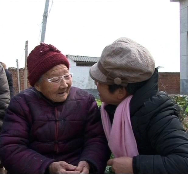 遂平：吴房义工学雷锋 敬老院里献爱心