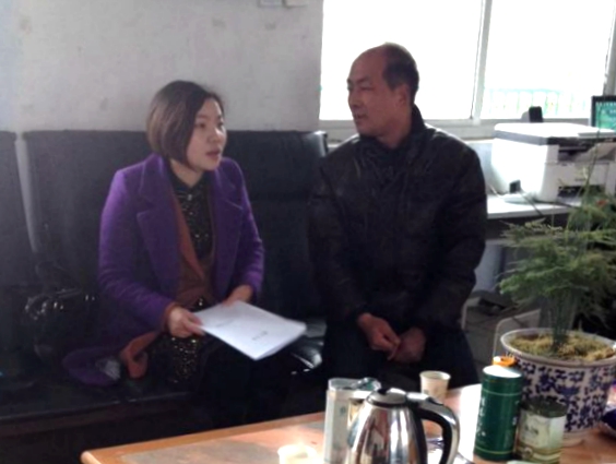 遂平80后青年女作家肖泽颖回母校捐书