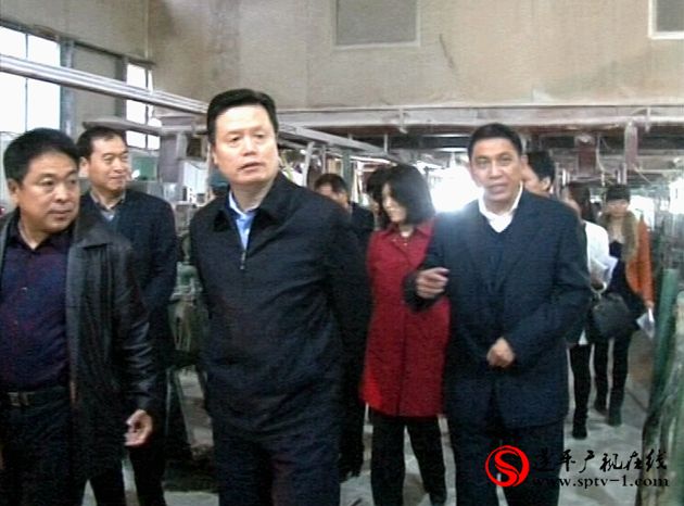 省科技厅厅长贾跃来我县产业集聚区调研企业科技创新