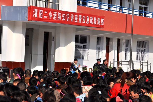 遂平县交警大队进校园开展交通安全宣传教育