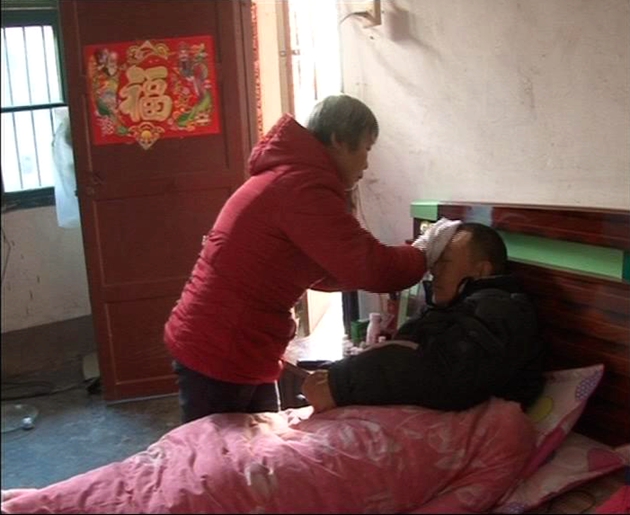 好妻子李书勤:照料丈夫5年如一日