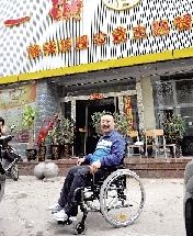 郑州残疾男子开公益餐厅：“一碗面”永远免费