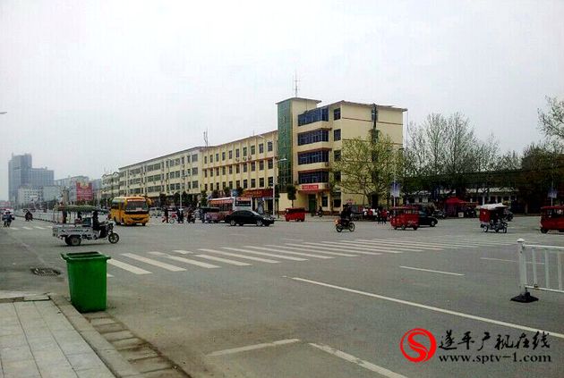 网友建议：建设路与富强路交叉口应该安装信号灯！