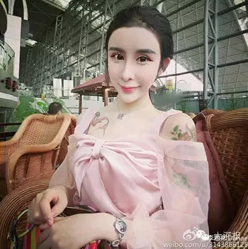 郑州15岁女孩整成蛇精脸 称一个月50万零花钱