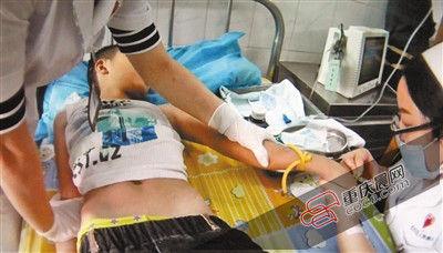 4名小学生偷拿家里白酒搞结拜仪式 1人昏迷