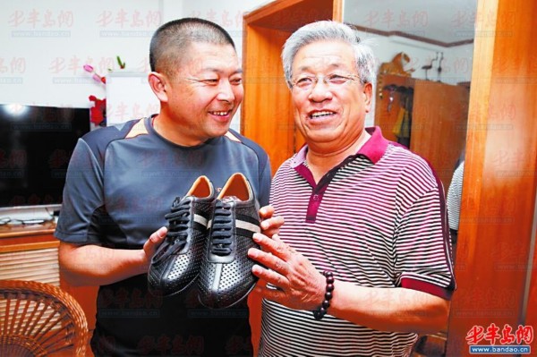 &quot;新兵&quot;获赠棉鞋寻恩36年 三次来青终见老连长