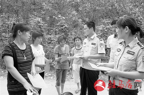 遂平县公安局深入村庄宣传交通安全知识