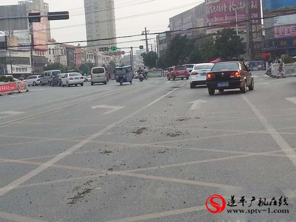 微爆料：这个商混车司机 你咋就恁任性？