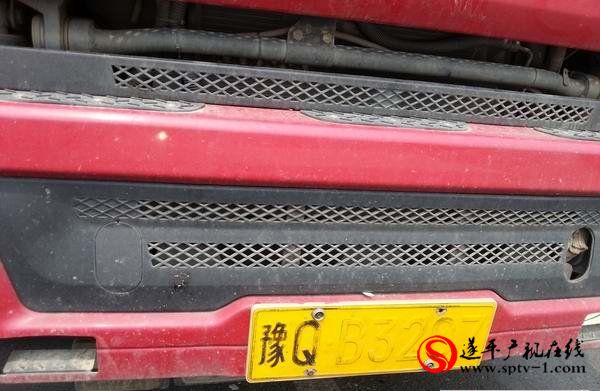 两辆载重逾百吨的大货车 被遂平运管部门查扣