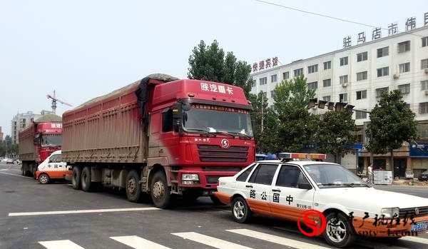 两辆载重逾百吨的大货车 被遂平运管部门查扣