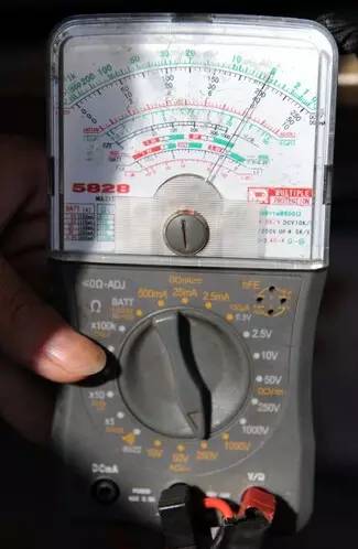 女子ATM机取个钱，竟然遭200伏电击！碰见这样的ATM机要小心...