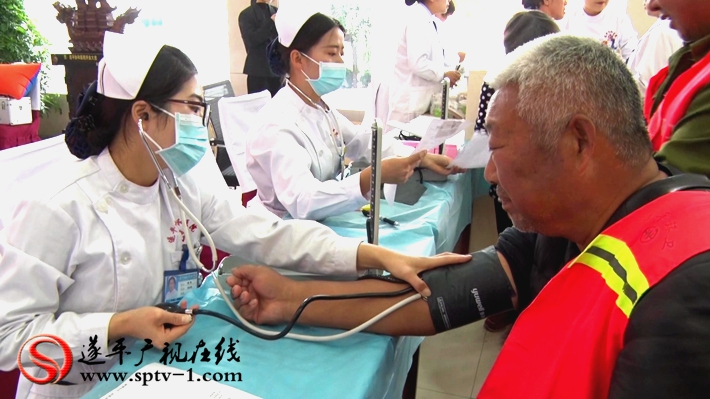 免费体检入人心,环卫工人真高兴.mpg_20191104_152742.514_副本