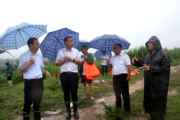 莲花湖街道“早、细、快、实”全力做好防汛抗洪74_副本