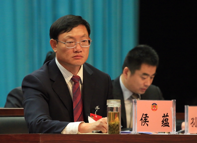 政协第八届遂平县委员会第五次会议在艺术中心隆重开幕