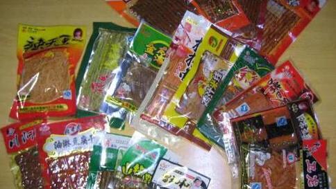 "五毛食品"入侵农村地区 "辣条群体"健康堪忧